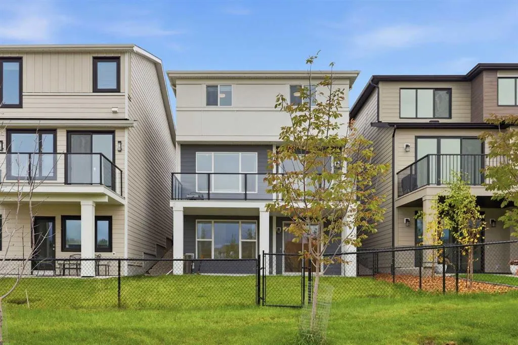 110 Rowley Way NW