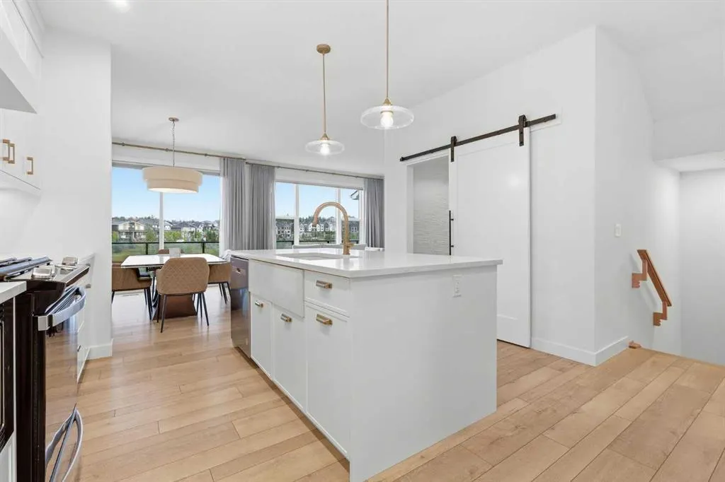 110 Rowley Way NW