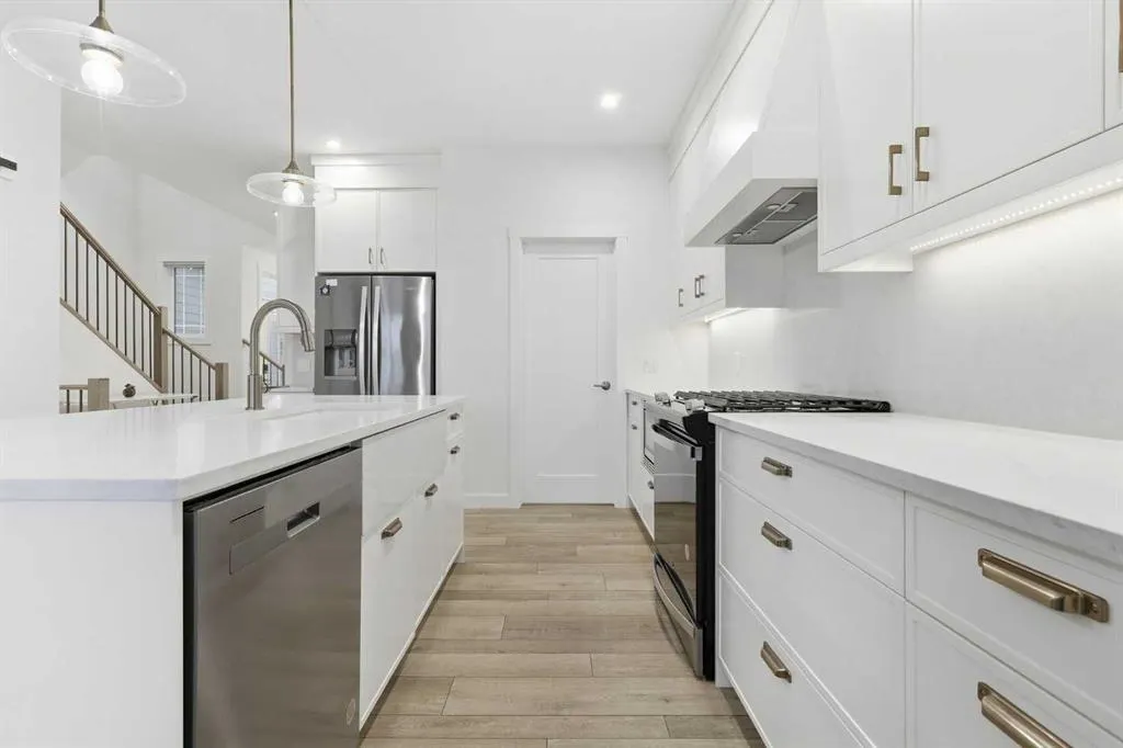 110 Rowley Way NW