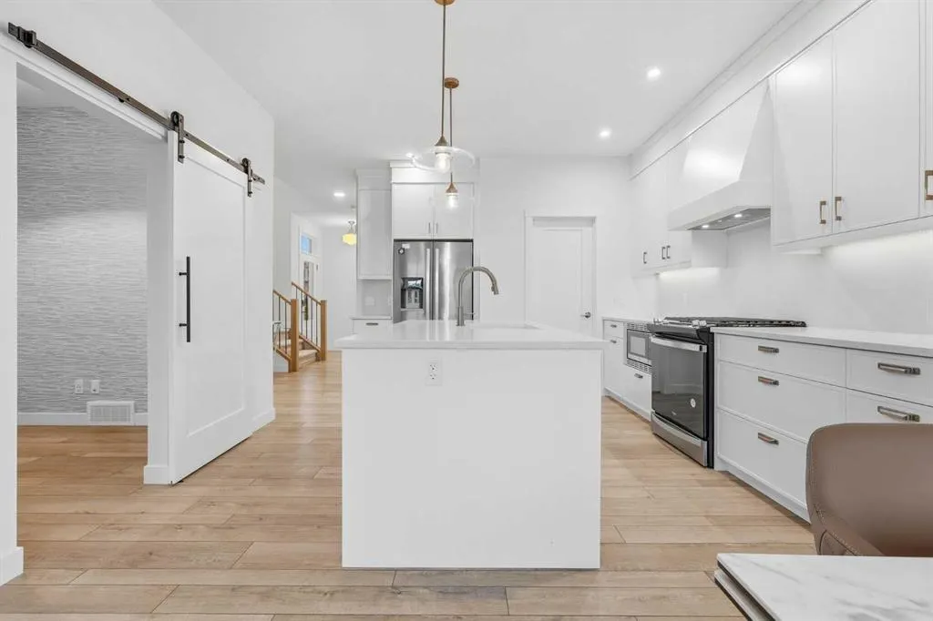 110 Rowley Way NW