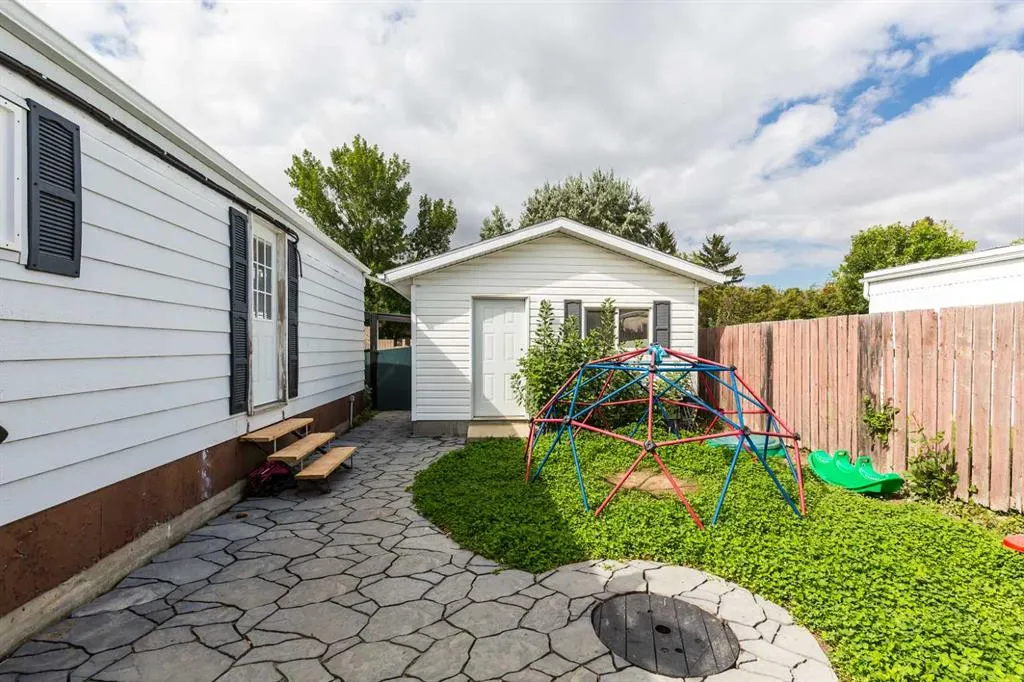 135 Dalhousie Court W