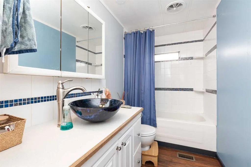 135 Dalhousie Court W