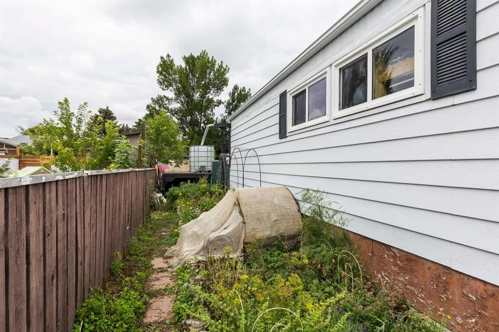 135 Dalhousie Court W