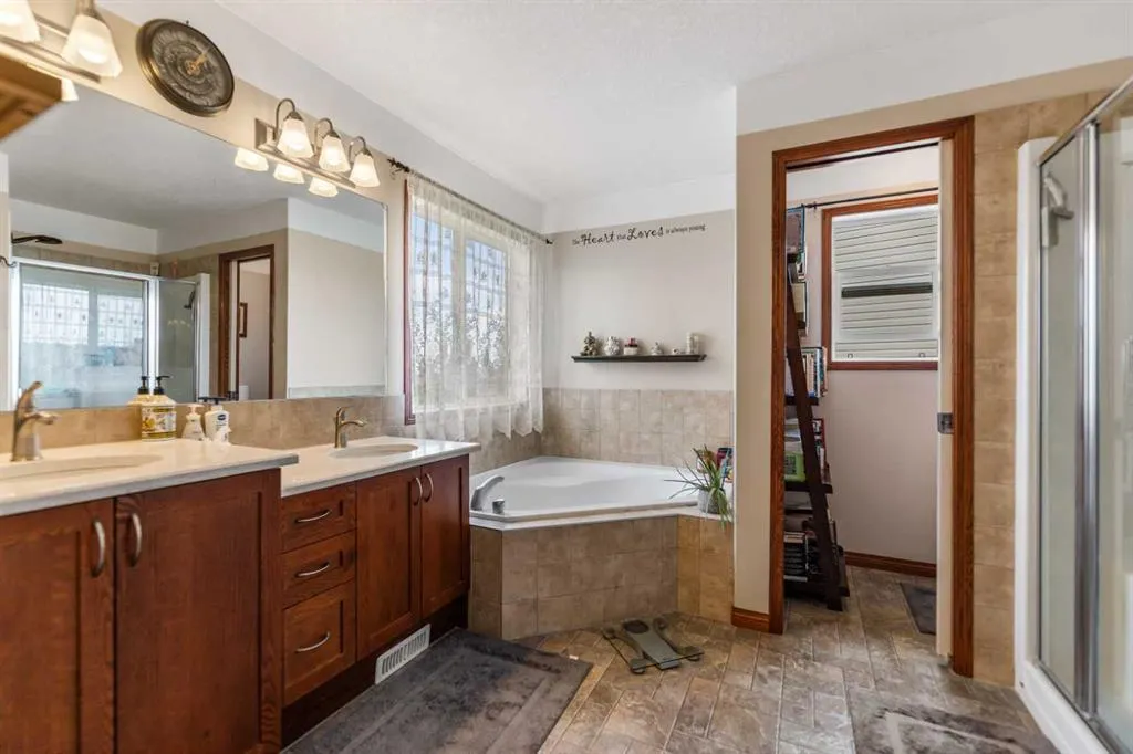 123 Hawkmere View