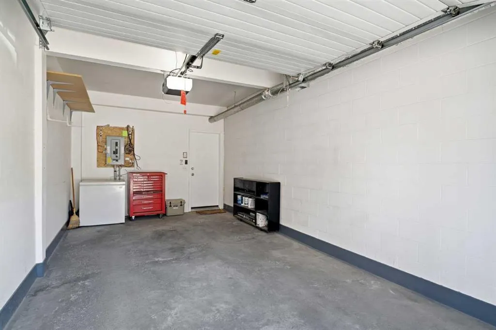 5616 14 Avenue SW #9
