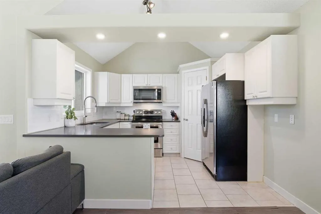 5616 14 Avenue SW #9