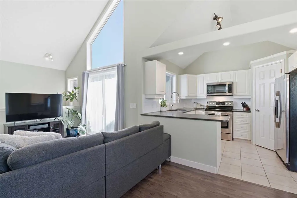 5616 14 Avenue SW #9