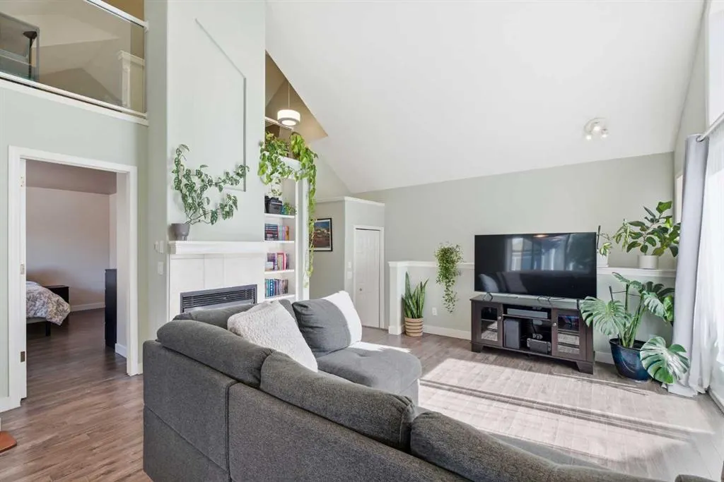 5616 14 Avenue SW #9