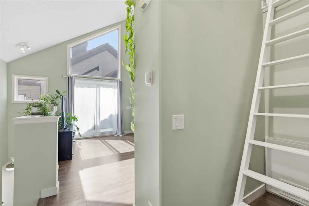 5616 14 Avenue SW #9