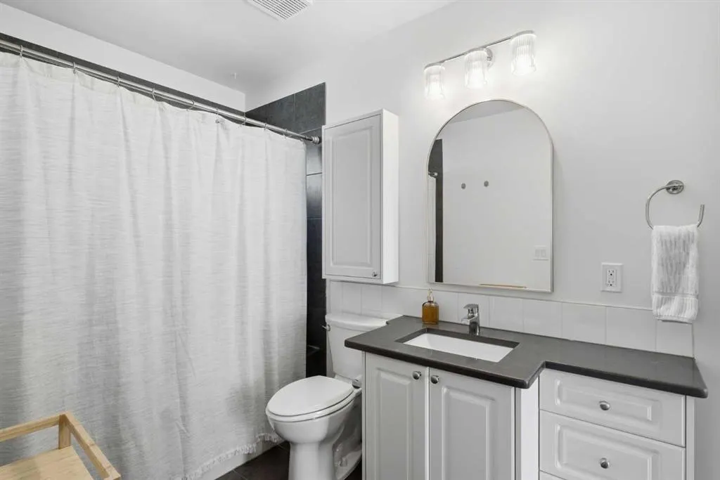 5616 14 Avenue SW #9