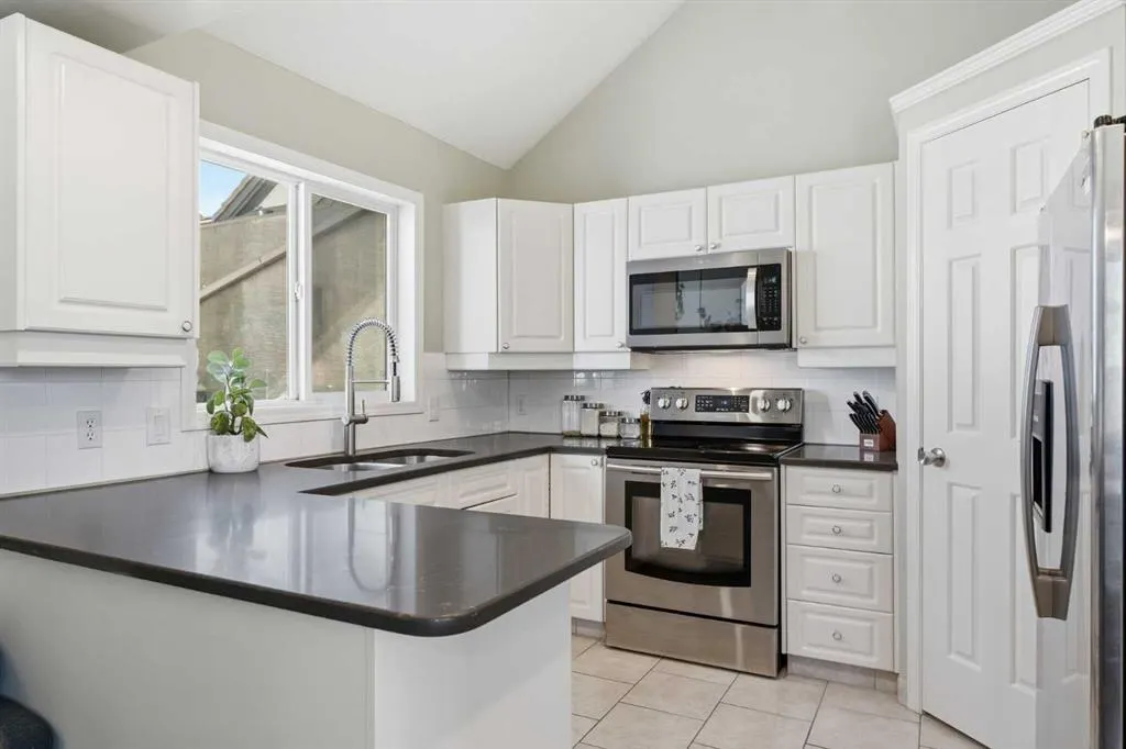 5616 14 Avenue SW #9