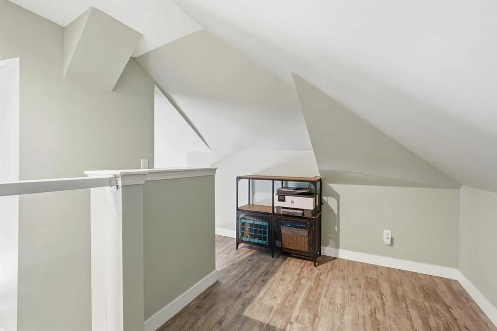 5616 14 Avenue SW #9