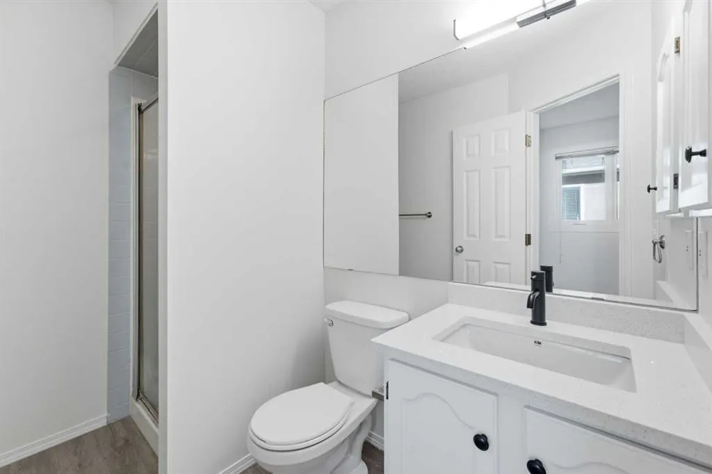 2132 35 Avenue SW #2