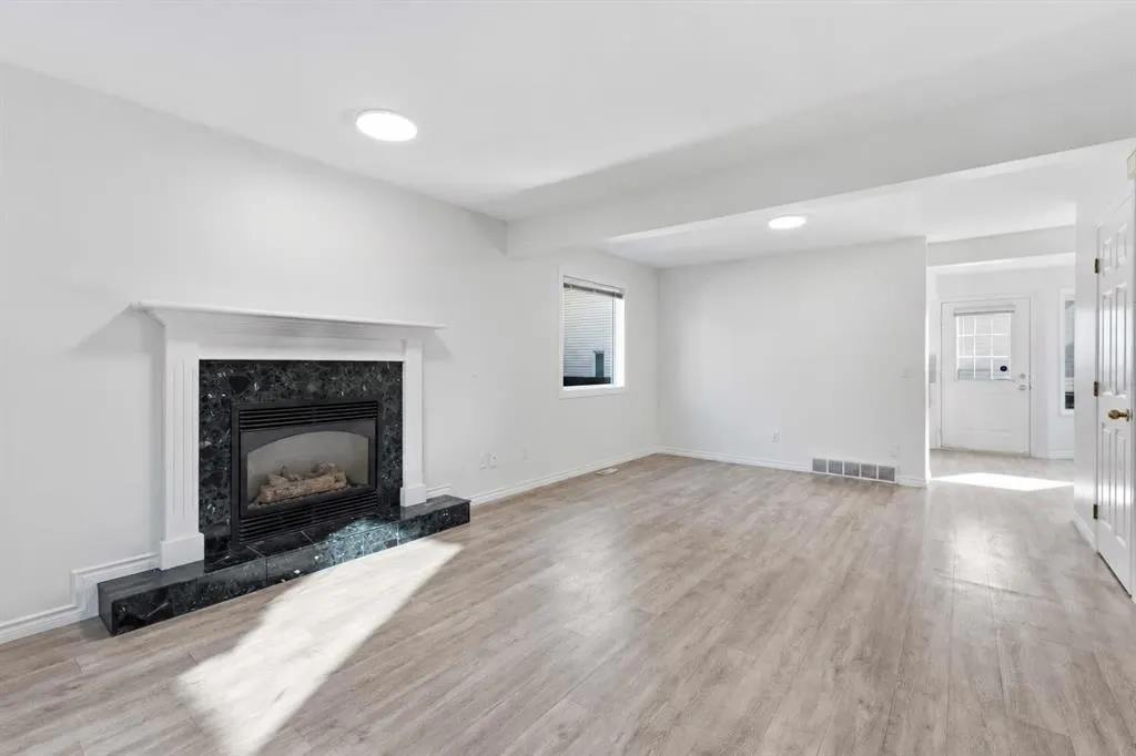 2132 35 Avenue SW #2