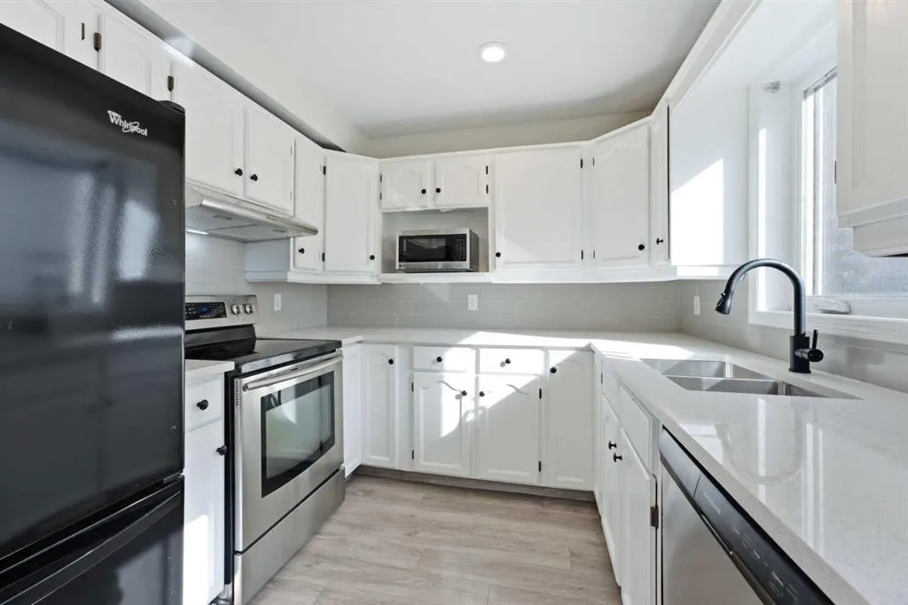 2132 35 Avenue SW #2