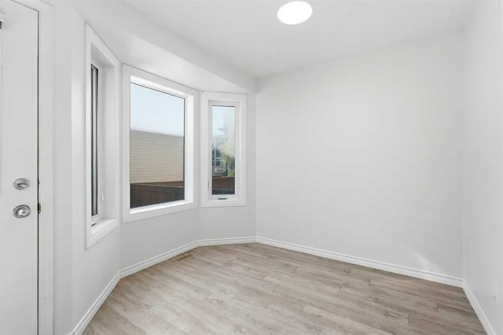 2132 35 Avenue SW #2