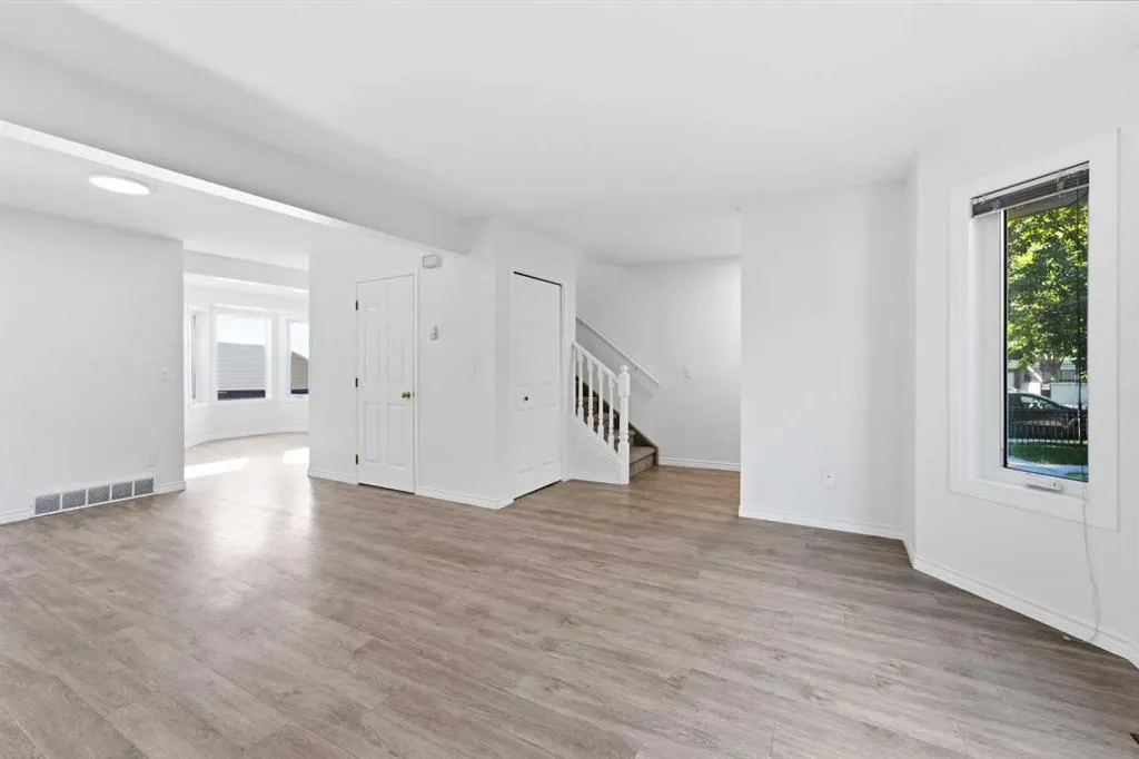 2132 35 Avenue SW #2