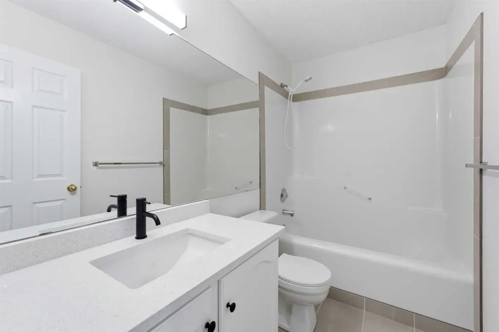 2132 35 Avenue SW #2