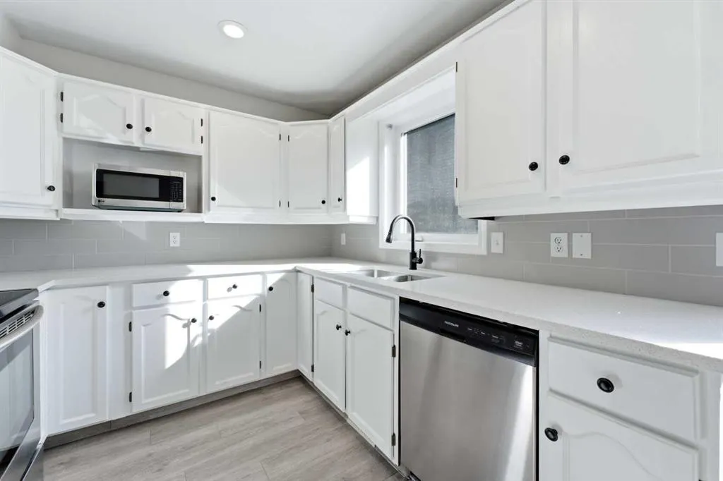 2132 35 Avenue SW #2