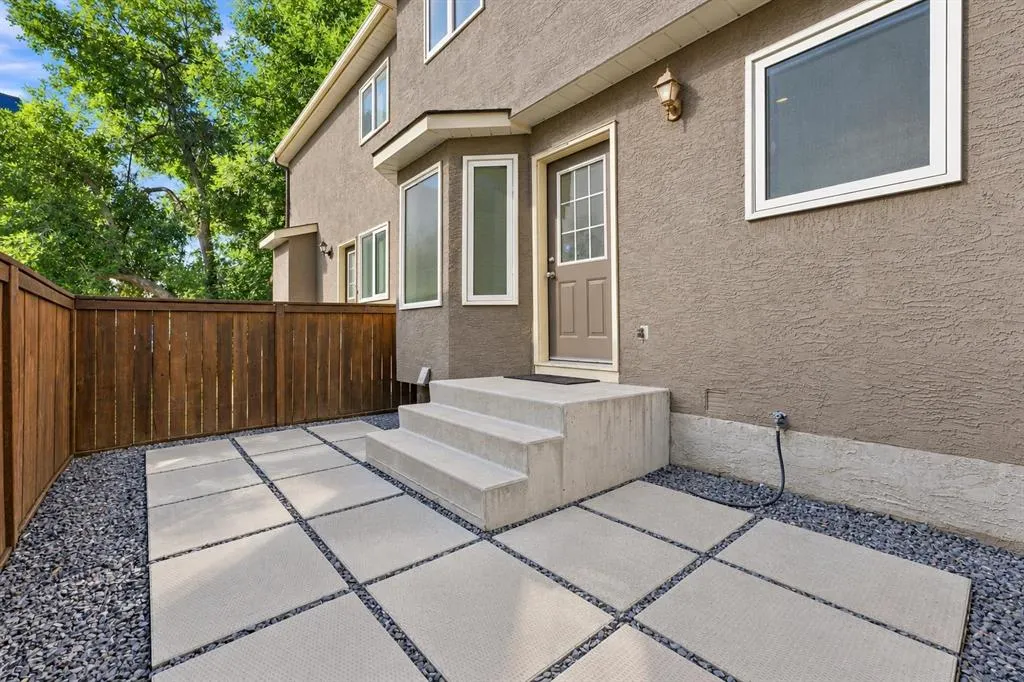 2132 35 Avenue SW #2