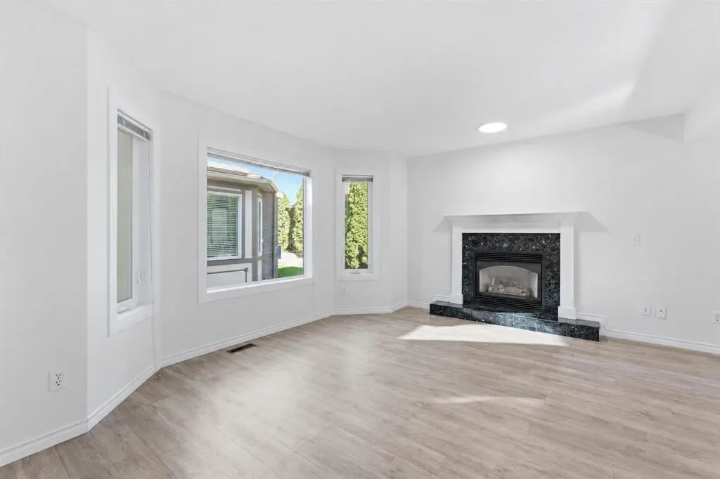 2132 35 Avenue SW #2