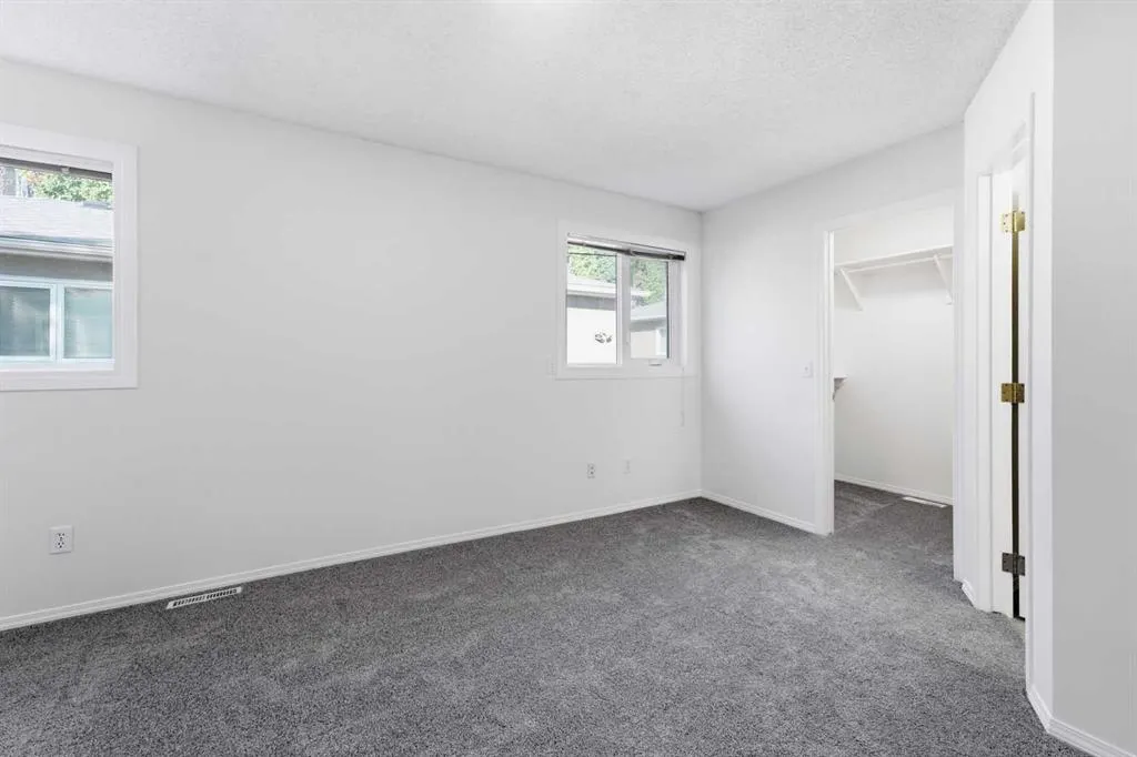 2132 35 Avenue SW #2
