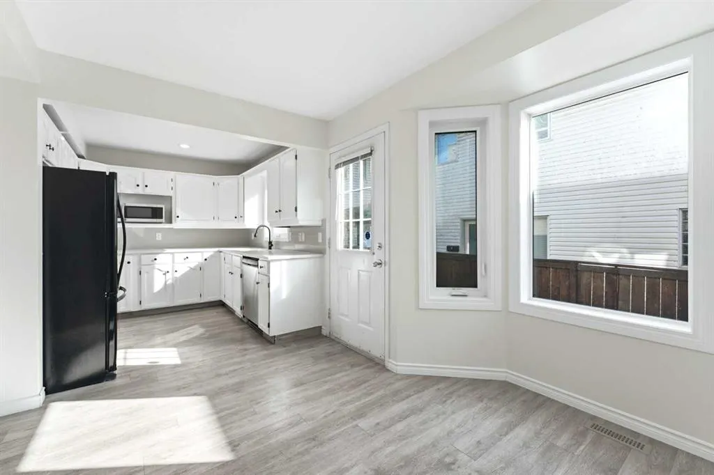 2132 35 Avenue SW #2
