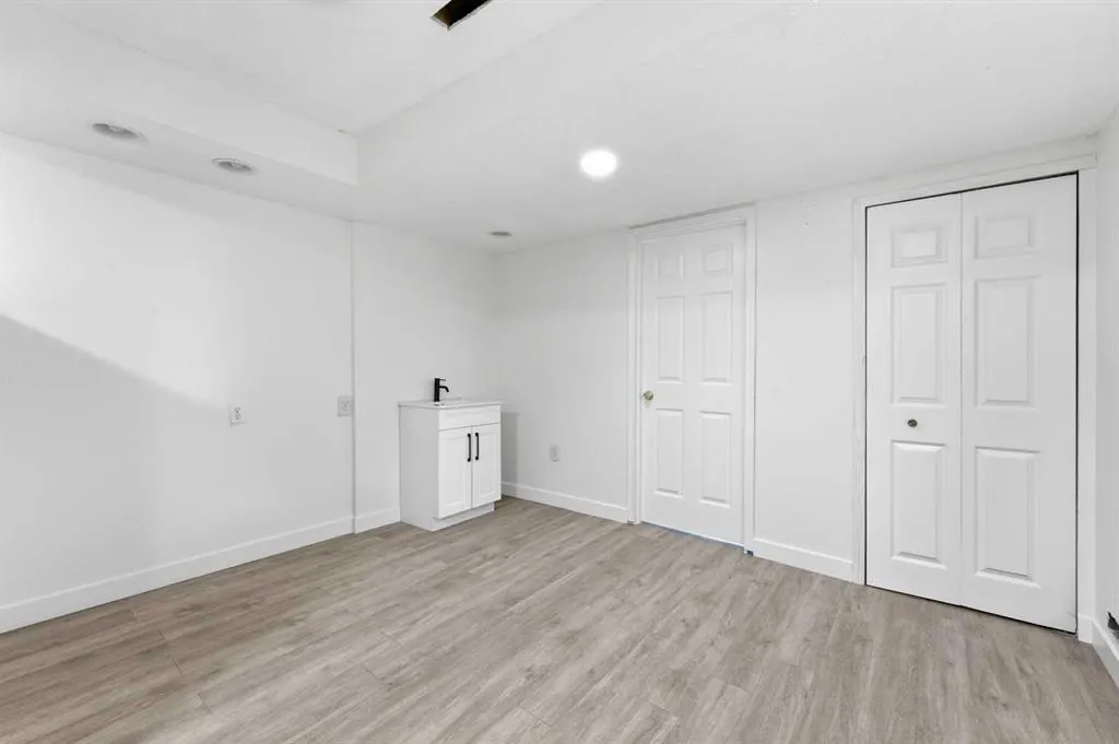2132 35 Avenue SW #2