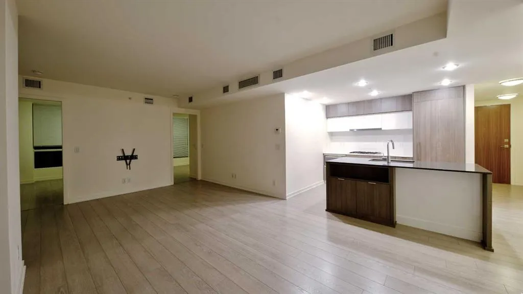 51 Waterfront Mews SW #301