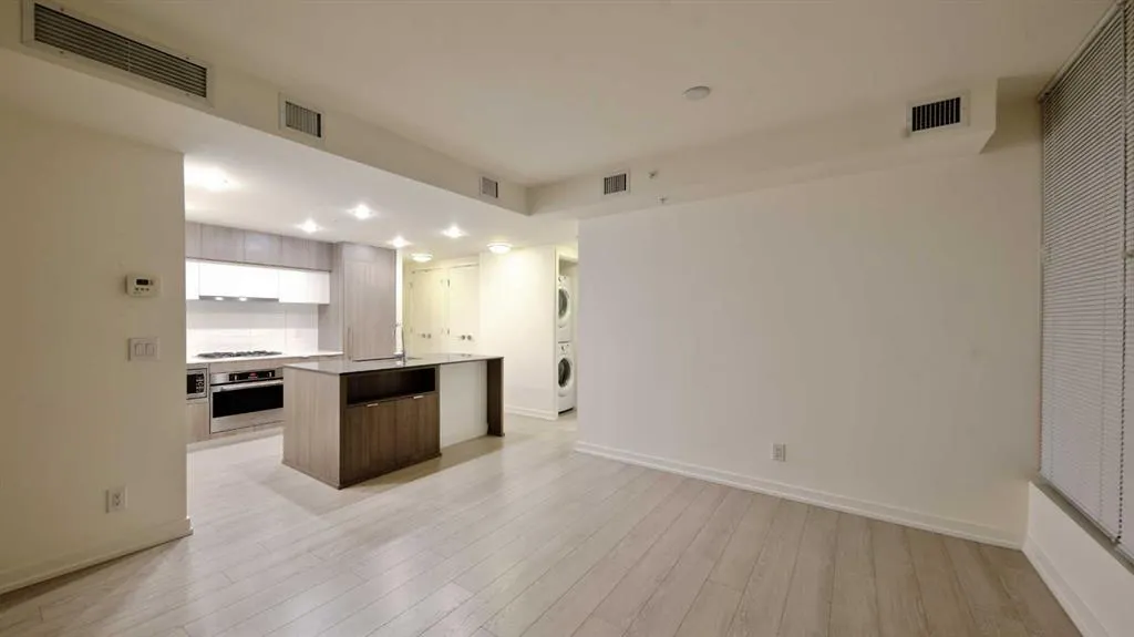 51 Waterfront Mews SW #301