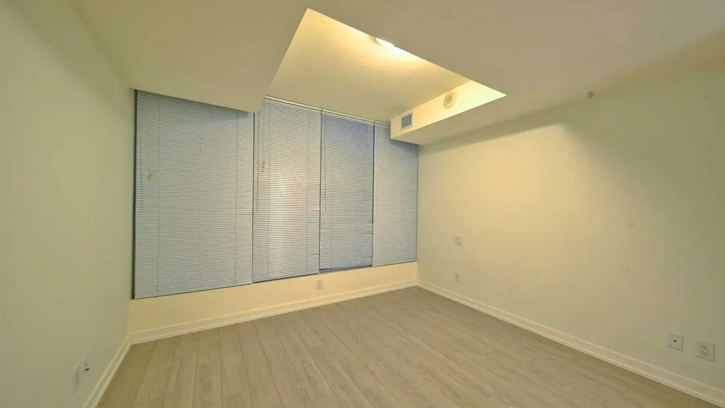 51 Waterfront Mews SW #301