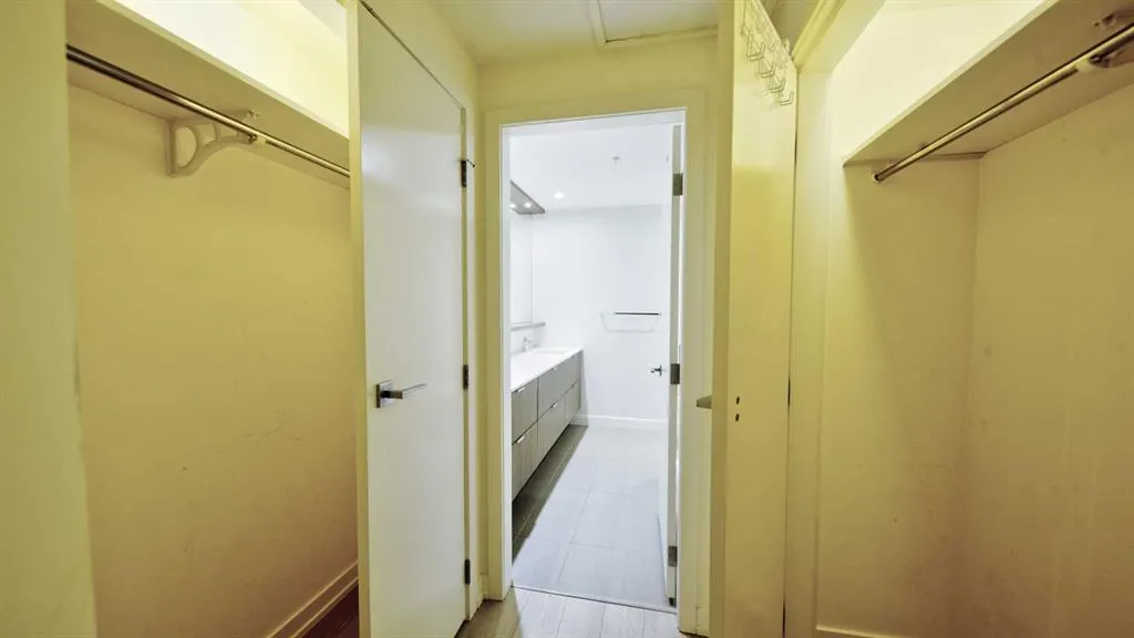 51 Waterfront Mews SW #301