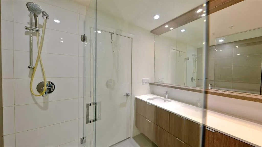 51 Waterfront Mews SW #301