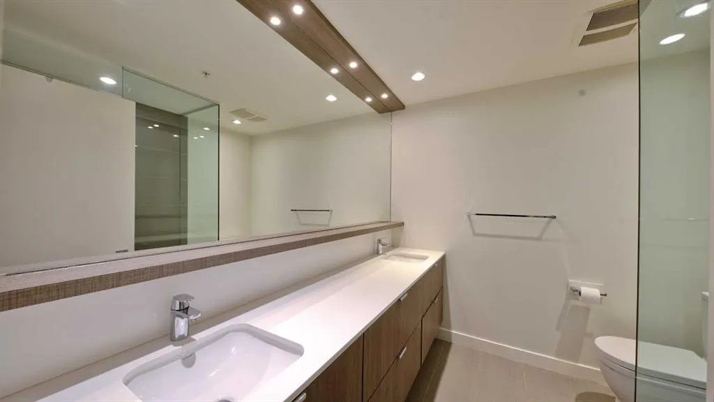 51 Waterfront Mews SW #301