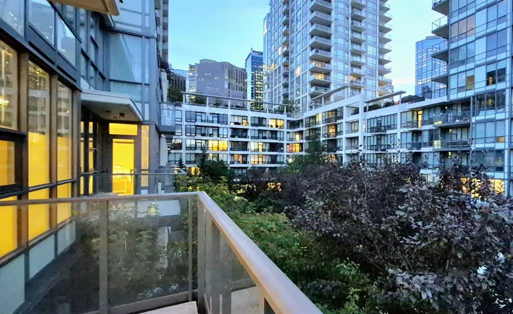 51 Waterfront Mews SW #301