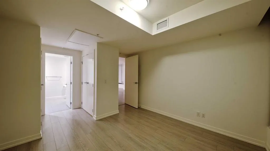 51 Waterfront Mews SW #301