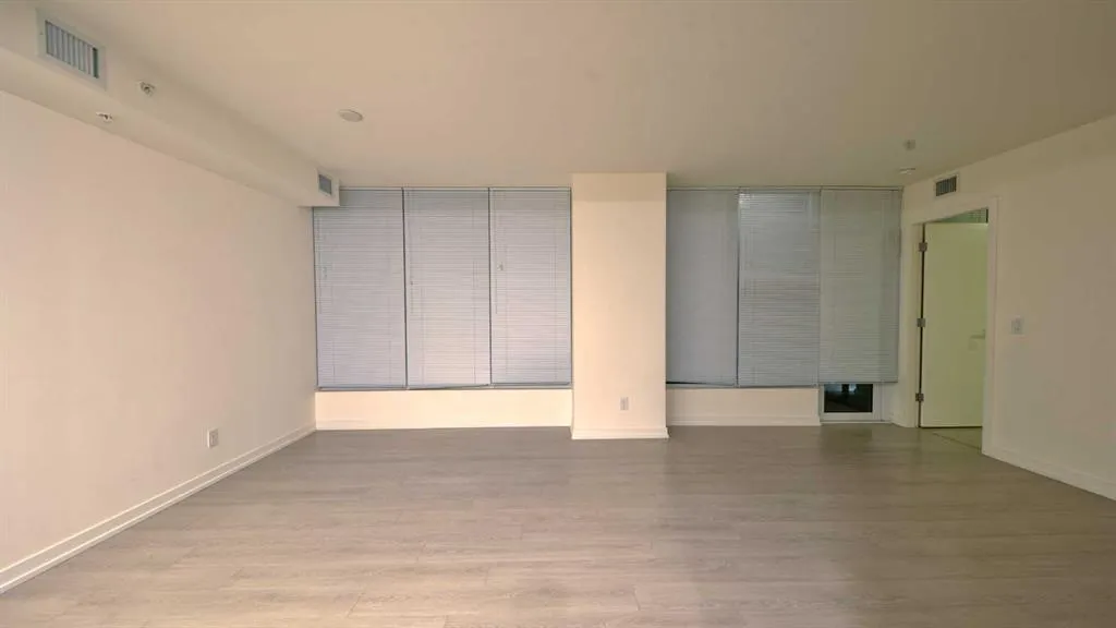 51 Waterfront Mews SW #301