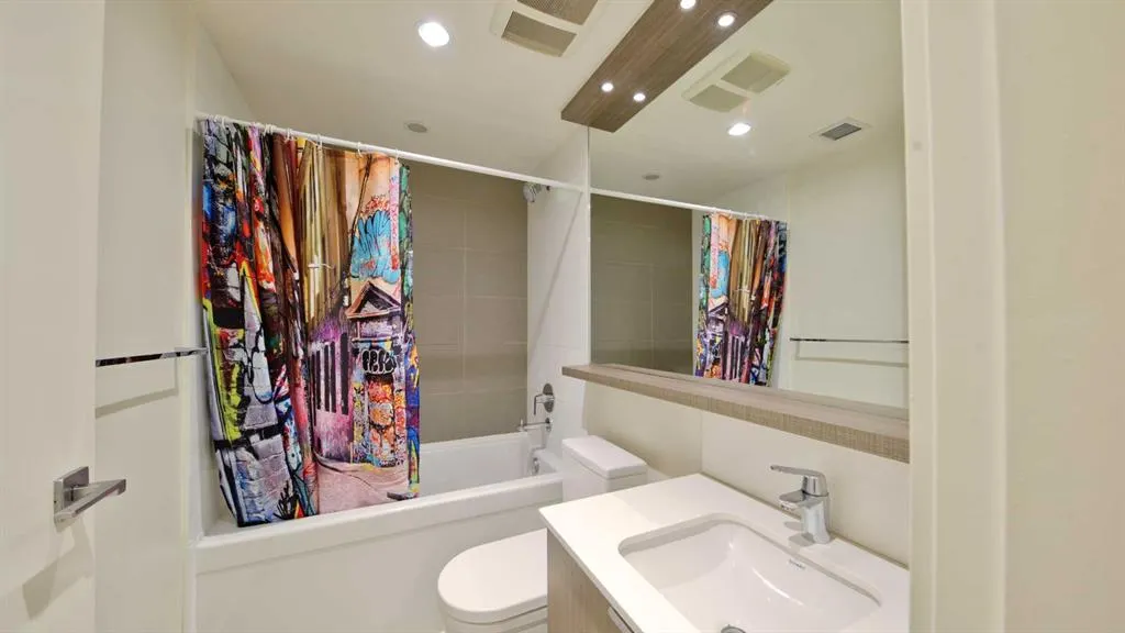 51 Waterfront Mews SW #301