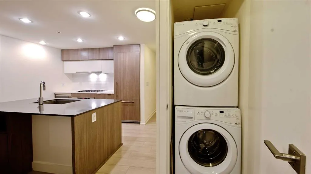 51 Waterfront Mews SW #301