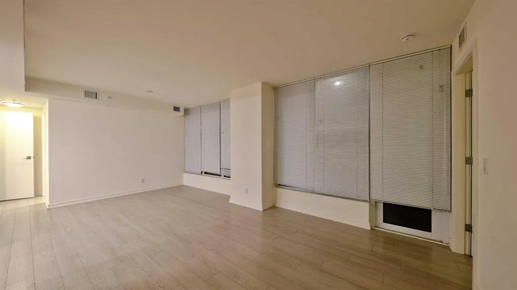 51 Waterfront Mews SW #301