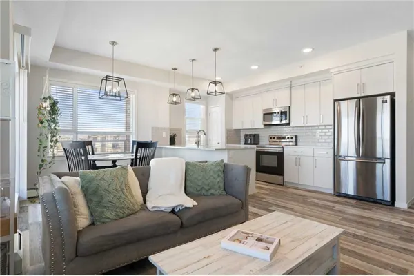 300 Harvest Hills Place NE