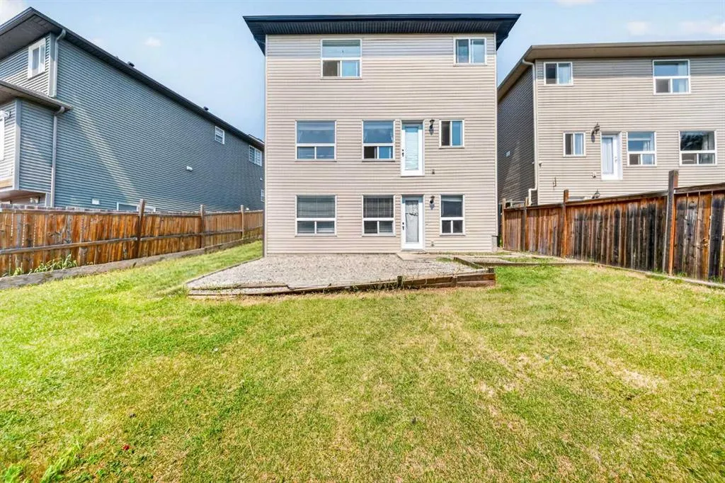 154 Saddleland Close NE