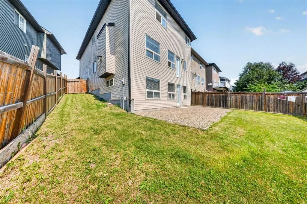 154 Saddleland Close NE