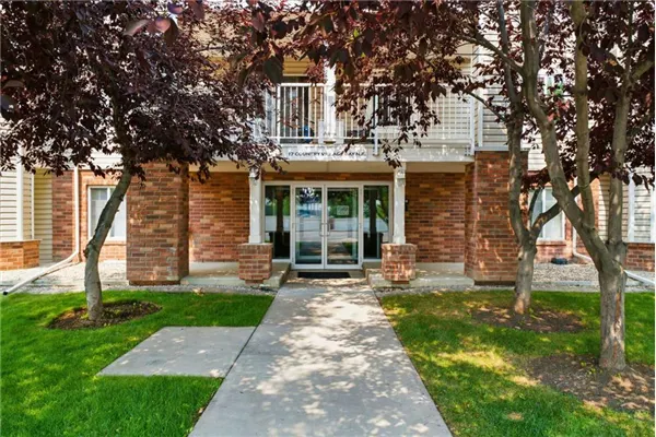 17 Country Village Bay NE