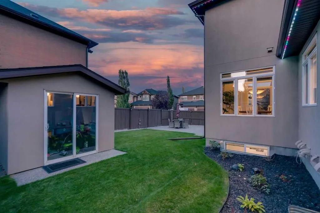 160 Panatella Crescent NW