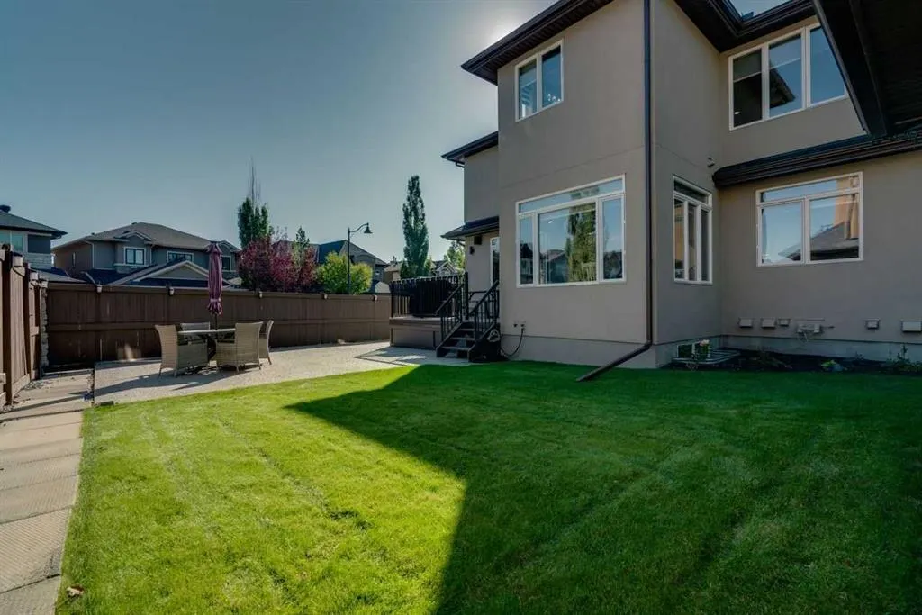 160 Panatella Crescent NW
