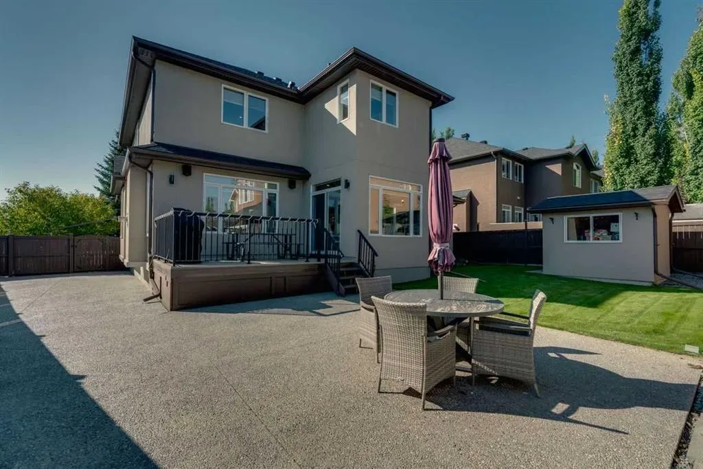 160 Panatella Crescent NW