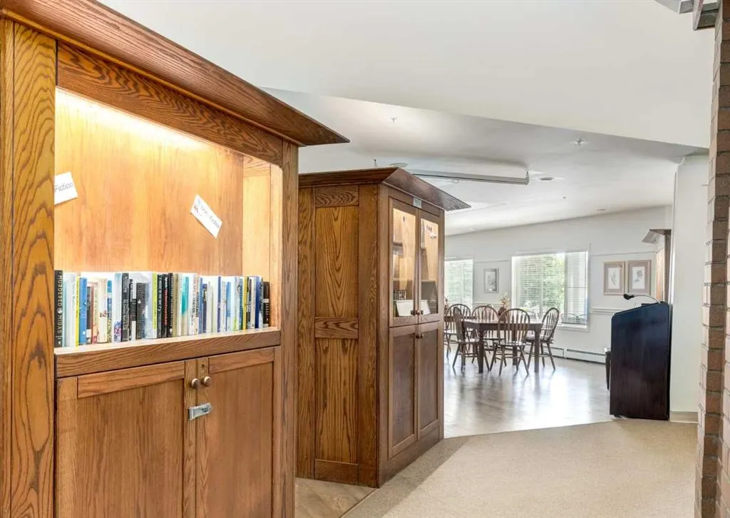 305 1 Avenue NW #101