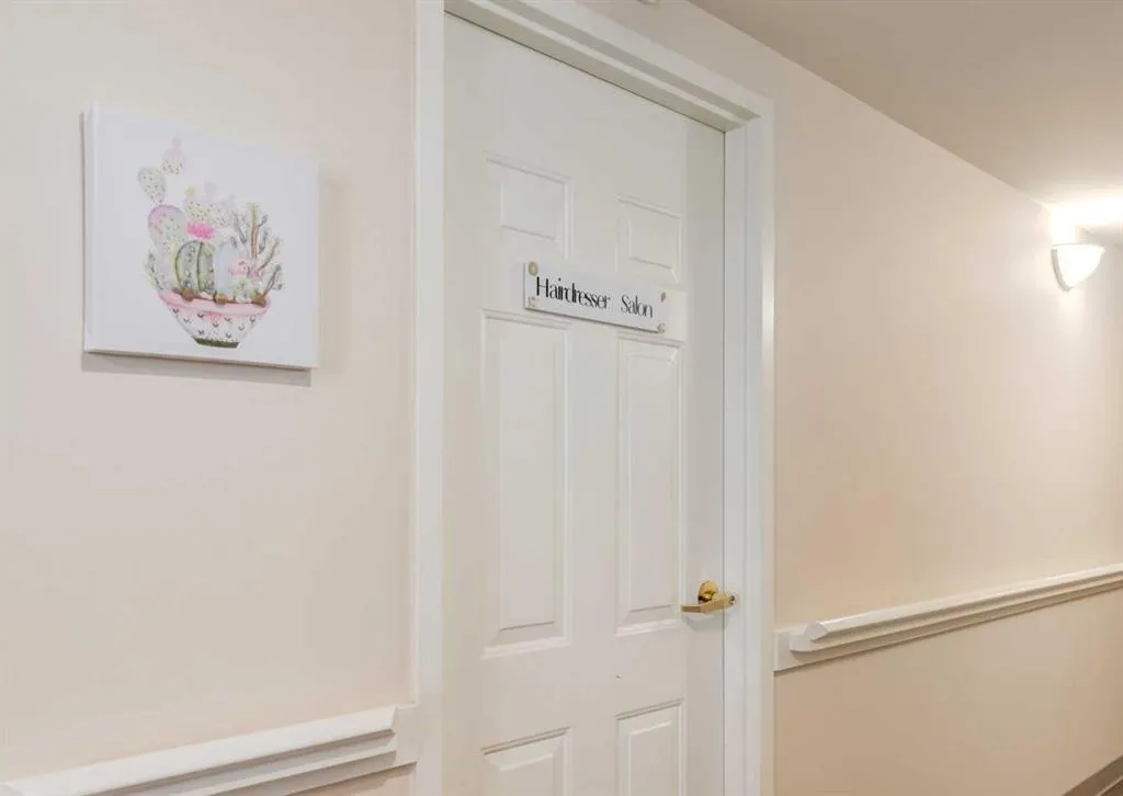 305 1 Avenue NW #101