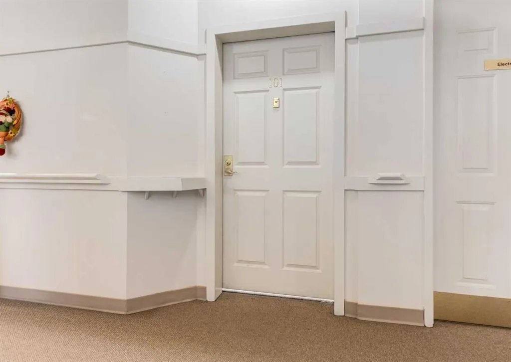 305 1 Avenue NW #101